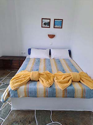 Chambre à coucher avec lit double encastré