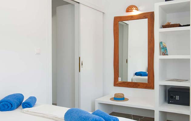 Υπνοδωμάτιο με διπλό κρεβάτι