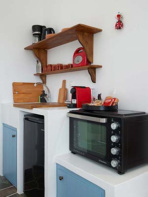 Πλήρως εξοπλισμένο κουζινάκι στα Madilides studios στη Σίφνο