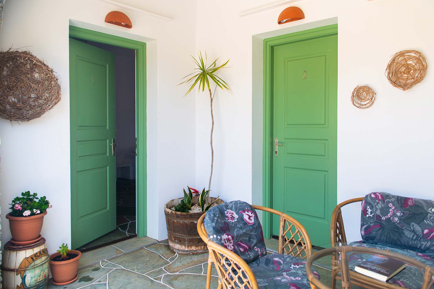 Εσωτερική αυλή στο Μαντιλίδες στη Σίφνο